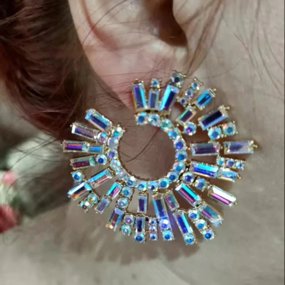 OPULENT CRYSTAL STARDUST EARRINGS - Picture 8 of 15